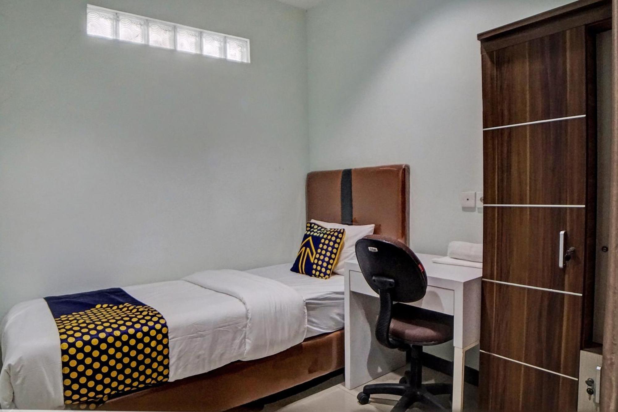 Spot On 92822 Finest House Near Amplas Bus Terminal Medan Ngoại thất bức ảnh