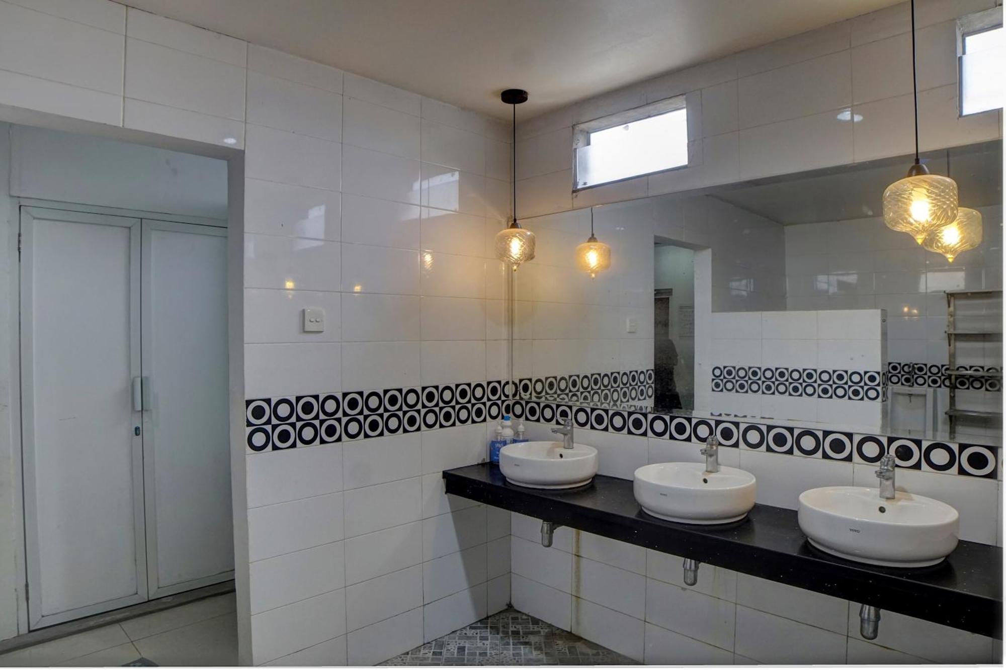 Spot On 92822 Finest House Near Amplas Bus Terminal Medan Ngoại thất bức ảnh