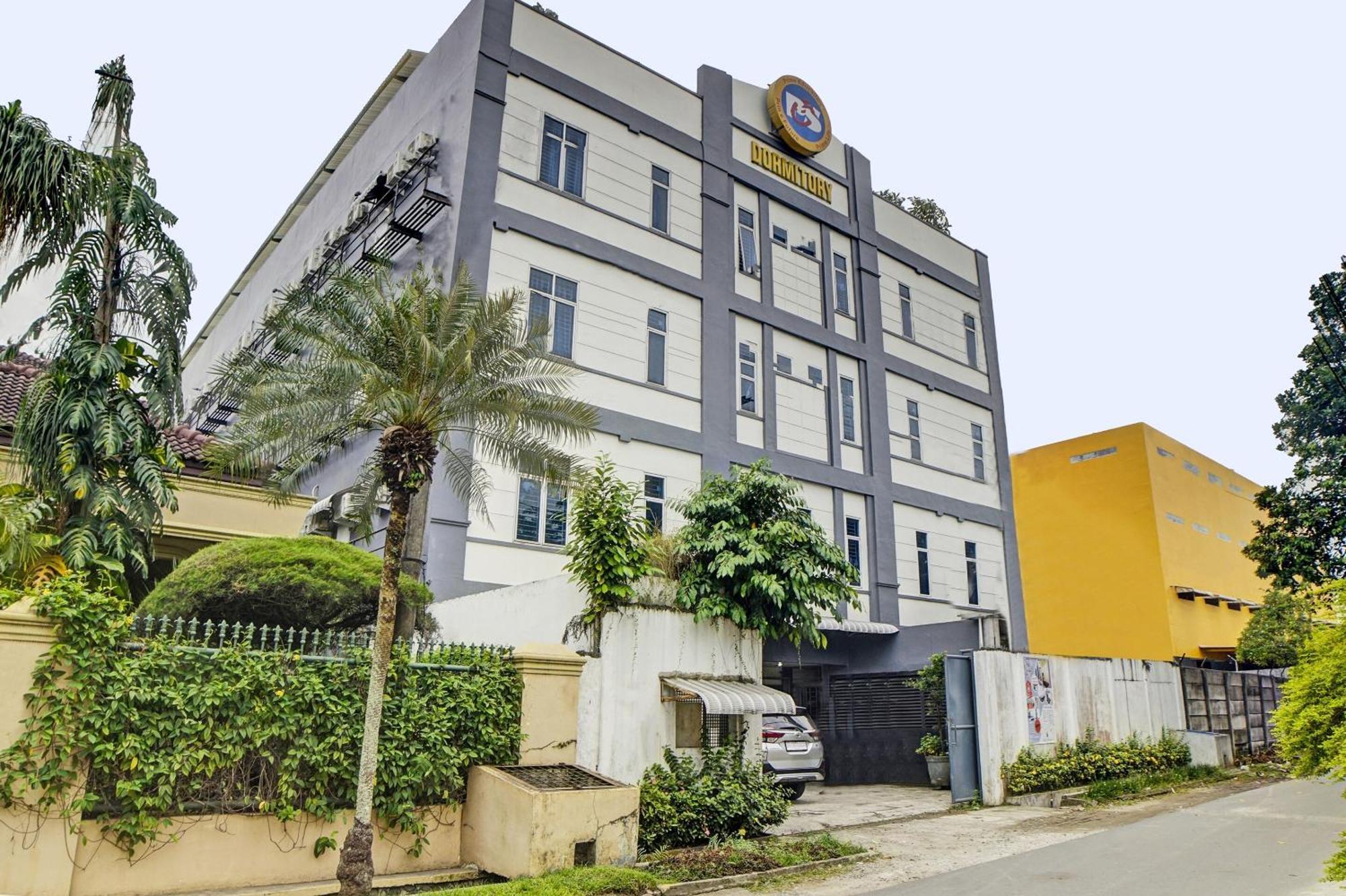 Spot On 92822 Finest House Near Amplas Bus Terminal Medan Ngoại thất bức ảnh