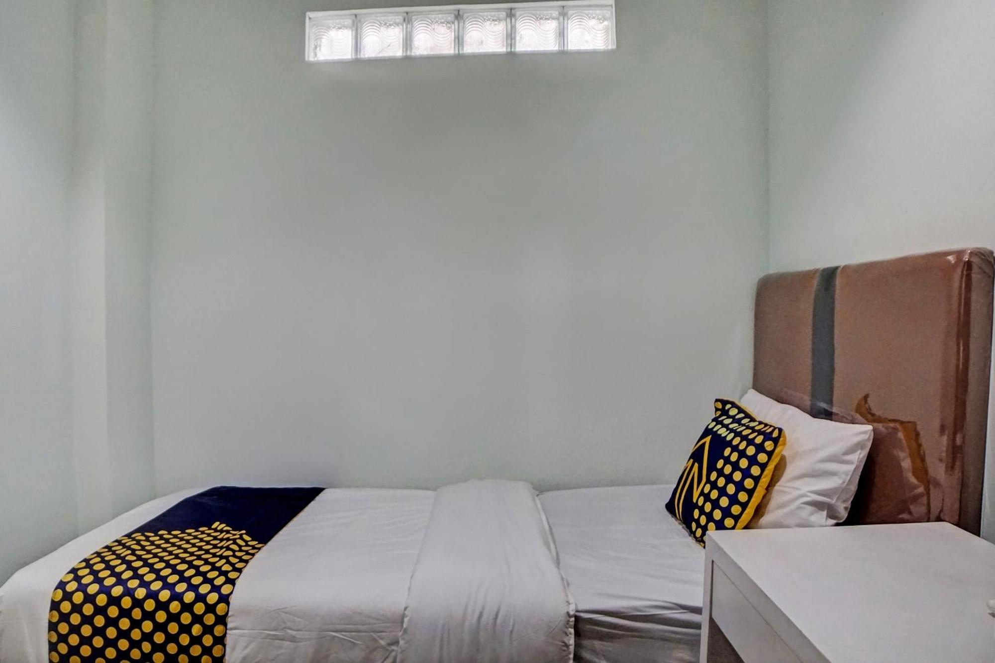 Spot On 92822 Finest House Near Amplas Bus Terminal Medan Ngoại thất bức ảnh